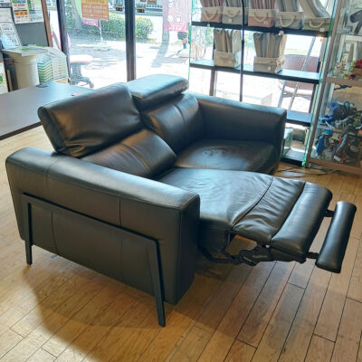 Power_reclining_sofa_2