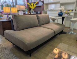 RELAX FORM　RelaxForm　リラックスフォーム　関家具　COSTANAⅡ　コスターナⅡ　コスターナ2　3シーターソファ　3人掛け　ソファ　レザーテックス　フェザー入り　ツートンカラー　船底デザイン　ユーロテック　グレー　ブラック　モダン　カジュアル　エレガント　ナチュラル　リサイクルショップ　再良市場　天白　名東　昭和　千種　瑞穂　緑　日進　豊明　東郷　おススメ　オススメ お洒落　オシャレ　中古　美品 ル　