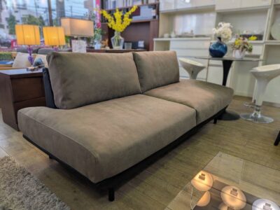 RELAX FORM　RelaxForm　リラックスフォーム　関家具　COSTANAⅡ　コスターナⅡ　コスターナ2　3シーターソファ　3人掛け　ソファ　レザーテックス　フェザー入り　ツートンカラー　船底デザイン　ユーロテック　グレー　ブラック　モダン　カジュアル　エレガント　ナチュラル　リサイクルショップ　再良市場　天白　名東　昭和　千種　瑞穂　緑　日進　豊明　東郷　おススメ　オススメ お洒落　オシャレ　中古　美品 ル　