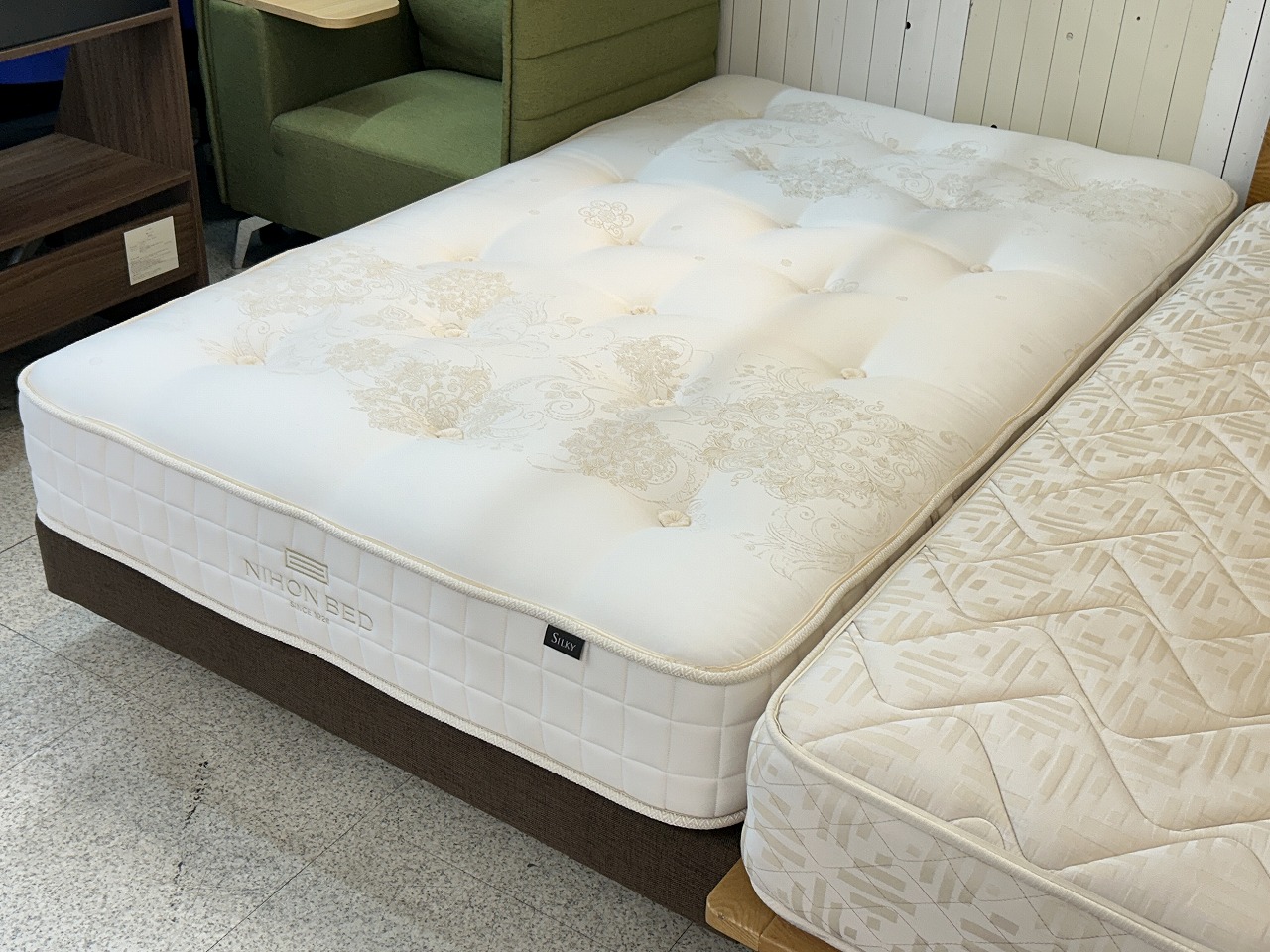 日本ベッドNIHON BED セミダブルマットレス 　直接引取り限定販売 日本ベッド NIHON BED セミダブルベッド 買取しました！ 26年10月3日