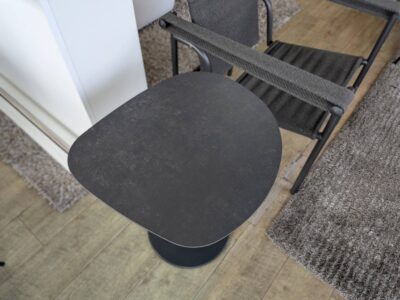 モデルルーム展示品　CassinaIXC.　カッシーナイクスシー　DESALTO　デサルト　MIXIT　ミクシット　サイドテーブル　ArikLevy　アリック・レヴィ　セラミック天板　ブラック　シンプル　1本脚　アシンメトリー　変形　歪　カフェテーブル　テーブル　
リサイクル　最良市場　天白区　名東区　昭和区　千種区　瑞穂区　緑区　日進市　豊明市　東郷町　買取　出張買取　高価買取　販売　お値打ち　特価　1点物　1点モノ　早い者勝ち　おすすめ　おしゃれ　中古品　中古美品　キレイ