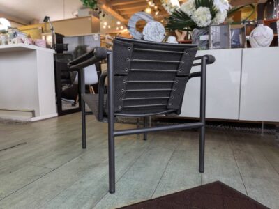 Cassina　カッシーナ　LC1　スリングチェア　アウトドアスリングチェア　1FauteuilDossierBasculantOutdoor　フォートゥイユ ドシエ　バスキュラン　アウトドア　1人掛けチェア　ラウンジチェア　屋外用チェア　縁側　バルコニー　防水塗装　回転背もたれ　マットブラック　ファブリック　布張り　コンパクト　防水生地　布製　リサイクル　最良市場　天白区　名東区　昭和区　千種区　瑞穂区　緑区　日進市　豊明市　東郷町　買取　出張買取　高価買取　販売　お値打ち　特価　1点物　1点モノ　早い者勝ち　おすすめ　おしゃれ　中古品　中古美品　キレイ