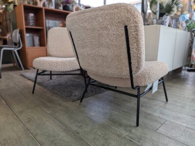モデルルーム展示品 ZARA HOME ZaraHome ザラホーム ボアチェア ブークレ生地 ブークレ張り 1人掛け 1人用 パーソナルチェア ラウンジチェア ソファ ミドルバック ブラックアイアン アイアン脚 アイボリー ホワイト系 モダン ナチュラル エレガント リサイクル 最良市場 天白区 名東区 昭和区 千種区 瑞穂区 緑区 日進市 豊明市 東郷町 買取 出張買取 高価買取 販売 お値打ち 特価 1点物 1点モノ 早い者勝ち おすすめ おしゃれ 中古品 中古美品 キレイ