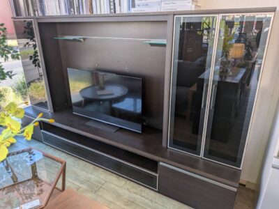 AYANO 綾野製作所 リビングボード テレビボード テレビ台 ハイタイプ 宮付き 大型テレビボード TVボード TV台 照明付き 飾り棚付き モダン ブラックガラス 大容量収納 ダークブラウン 木目調 高級感 リビング収納 壁面収納 リサイクルショップ 再良市場 天白 名東 昭和 千種 瑞穂 緑 日進 豊明 東郷 おススメ オススメ お洒落 オシャレ 中古