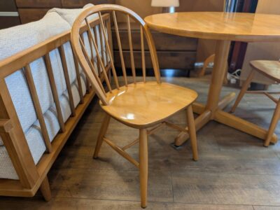 HIDA 飛騨産業 ダイニング3点セット 円型ダイニング 丸形ダイニング ラウンドテーブル ウィンザーチェア フープバック ナチュラル 北欧 モダン 1本脚 シンプル キツツキマーク
