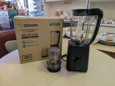 新品　未使用品　ZOJIRUSHI　象印　ミルつきミキサー　ミキサー　2022年氏江　BM-SS10-BA　容量1L　粉砕　切削　クラッシュ　カット　チタンコートブレード　安全ダブルロック　ドレッシング　マヨネーズ　ふりかけ　ソース　コーヒー豆　スムージー　スープ　おかゆ　ドライメニュー　ウェットメニュー　リサイクルショップ　再良市場　天白　名東　昭和　千種　瑞穂　緑　日進　豊明　東郷　おススメ　オススメ