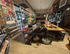 ヴィンテージ風　アメリカンレトロ　モーター付バイクシェルフ　買取しました。