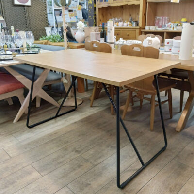 muji_table_1